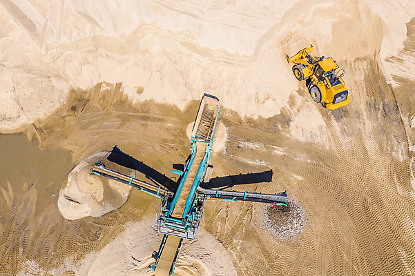 포토 JPG 해외이미지 산업 호수 모래 육상교통 공장 건설업 사람없음 야외 가로 물 하이앵글 노란색 건설현장 벨트 연못 큼 땅 불도저 삽 먼지 체코 트랙터 짐차 무거움 흙더미 찌그러짐 조감도 착취 채석 해외포토 자연요소 잡화 유럽 교통수단 뷰포인트 컬러 컨셉 공업 자동차 흙 중장비 무게 크기 농기계 특수차량 파일형식 더미 이미지허브