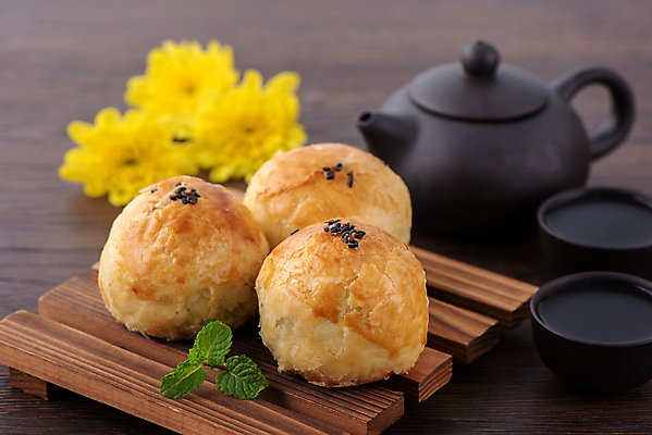 포토 JPG 해외이미지 꽃 디저트 실내 사람없음 찻잔 찻주전자 나무받침 나무탁자 월병 해외포토 식물 음식 탁자 주전자 잔 내부 목재 과자 받침대 중국전통 파일형식 이미지허브