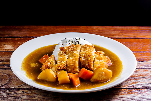 포토 JPG 해외이미지 검은배경 실내 사람없음 돈가스 카레 나무탁자 일본음식 카레돈가스 해외포토 음식 백그라운드 탁자 내부 검은색 커틀릿 파일형식 이미지허브