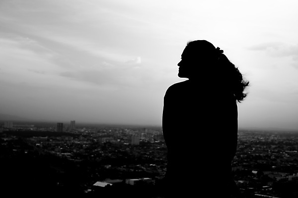 포토 JPG 해외이미지 1 라이프스타일 응시 여자 생각 한명 동양인 성인 슬픔 표현 드라마 문제 혼자 해외포토 시선 감정 사람 인종 생활 파일형식 이미지허브