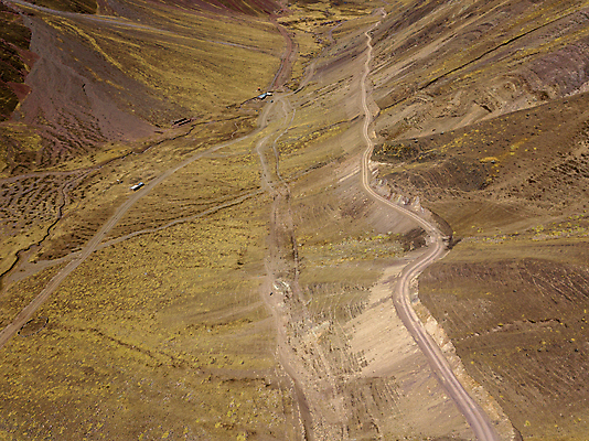 포토 JPG 해외이미지 도로 길 지구 여행 교통시설 자연 산 건조 안테나 풍경 경사 사람없음 야외 여름 미국 사막 시골 위험 라틴아메리카 땅 고도 먼지 암초 멀리 느림 남쪽 산악지대 드론 방법 어려움 페루 해외포토 계절 교통 컨셉 북아메리카 통신 아메리카 남아메리카 방향 시설 생태계 파일형식 이미지허브