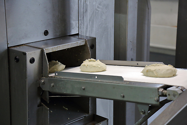 포토 JPG 해외이미지 공장 실내 사람없음 반죽 컨베어밸트 나오기 해외포토 공업 모션 내부 기계 파일형식 이미지허브