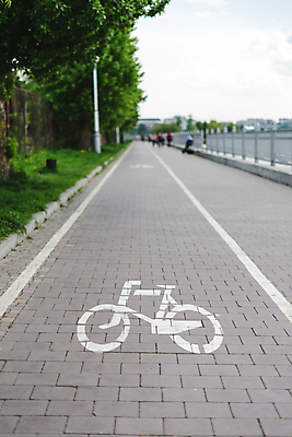 포토 JPG 해외이미지 나무 공원 도로 길 선 스포츠 여행 백그라운드 교통시설 자연 휴식 거리 건강 사람 사람없음 야외 초록색 파란색 운동 자전거 봄 흰색 도시 승차 오솔길 심볼 사인 생태계 신호 순환 땅바닥 루트 바이킹 방법 선로 해외포토 식물 계절 공공시설 컬러 교통 컨셉 모션 바닥 바이크 시설 파일형식 이미지허브
