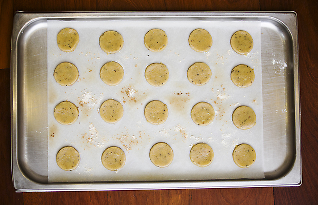 포토 JPG 해외이미지 접시 종이 음식 디저트 쟁반 사람없음 쿠키 계란 신선 원형 오븐 달콤 인스턴트 굽기 머리위 성분 내추럴 스타일링 해외포토 도형 식기 알 가전제품 맛 구이 파일형식 이미지허브