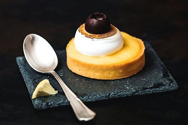 포토 JPG 해외이미지 잡화 음식 조각 과일 부분 디저트 부활절 건강 사람없음 장식 가로 노란색 파티 케이크 주방 주스 빵집 껍질 흰색 신선 발표 클래식 달콤 맛 설탕 레몬 크림 흰배경 반죽 레시피 고립 깨짐 머랭 바이오 석판 신맛 페스츄리 핸드메이드 해외포토 기념일 음료 빵 컬러 백그라운드 컨셉 이벤트 상점 파일형식 이미지허브