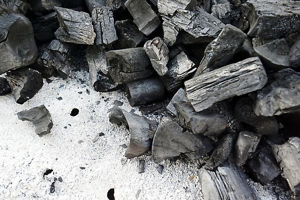 포토 JPG 해외이미지 백그라운드 패턴 자연 표면 추상 사람없음 목재 우주 환경 검은색 어둠 힘 회색 에너지 바위 흰색 뜨거움 구멍 거친 그릴 장작 모닥불 오브젝트 벽난로 질감 화석 연료 숯 자원 흙더미 연소 그런지 석탄 재 화상 카피스페이스 해외포토 나무 컬러 무늬 재료 주방용품 불 흙 공백 돌_바위 상처 생태계 파일형식 더미 이미지허브