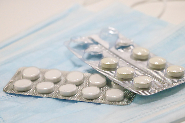 포토 JPG 해외이미지 과학 컨셉 건강 병원 가면 사람없음 알약 약 중국 열 호흡기관 바이러스 보호 질병 위험 예방 감염 미생물 박테리아 백신 전염병 증상 헬프 항생제 사스 해외포토 아시아 의학 생물 도움 장기_의학 파일형식 이미지허브