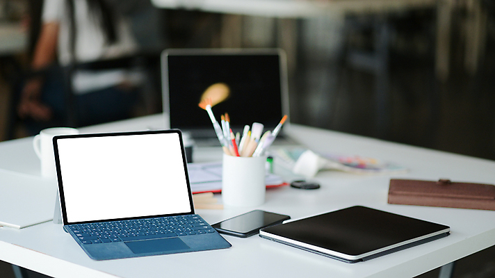 포토 JPG 해외이미지 라이프스타일 디자인 커피 벽 가구 백그라운드 컨셉 의자 비즈니스 창문 탁자 직장 실내 사람없음 내부 목재 책 노트북 빛 컴퓨터 사무실 우주 공책 방 장비 정보 흰색 업무 발표 작업실 책상 오브젝트 파일 폴더 일반 스타일 해외포토 나무 음료 컬러 생활용품 회사 재료 문구용품 생활 전자제품 작업 파일형식 이미지허브