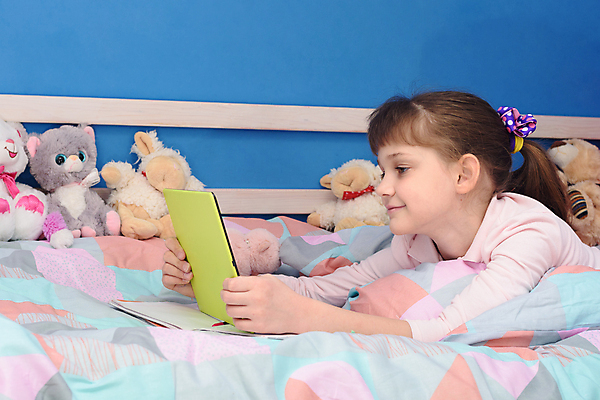 포토 JPG 해외이미지 학생 여학생 교육 행복 어린이 인터넷 통신 학교 놀이 모바일 주택 함께함 한명 사람 10대 친구 스마트폰 핸드폰 컴퓨터 알약 우정 침대 네트워크 그룹 메시지 연결 온라인 동영상 소통 소셜 채팅 네트워킹 많음 해외포토 1 여자 감정 가구 컨셉 관계 청소년 건물 전자제품 스마트기기 약 파일형식 이미지허브