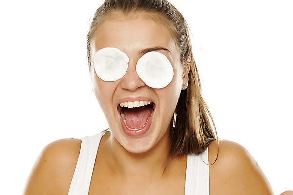 포토 JPG 해외이미지 여자 얼굴 포즈 한명 치료 뷰티 화장품 청소 피부 피부관리 흰배경 고립 돌봄 위생관리 해외포토 1 백그라운드 의학 모션 관리 사람 신체부위 흰색 파일형식 이미지허브