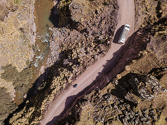 포토 JPG 해외이미지 도로 길 지구 여행 교통시설 자연 산 건조 안테나 풍경 경사 사람없음 야외 여름 미국 사막 시골 위험 라틴아메리카 땅 고도 먼지 암초 멀리 느림 남쪽 산악지대 드론 방법 어려움 페루 해외포토 계절 교통 컨셉 북아메리카 통신 아메리카 남아메리카 방향 시설 생태계 파일형식 이미지허브