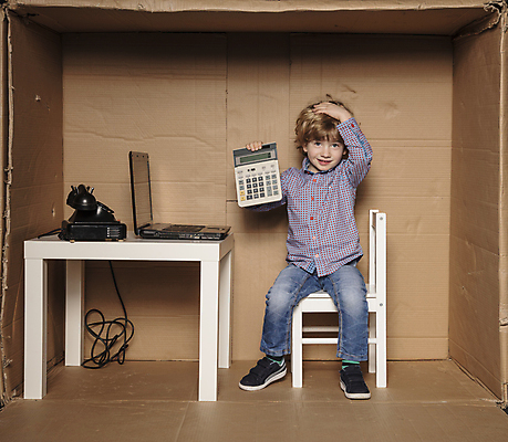 포토 JPG 해외이미지 전신 응시 남자 어린이 비즈니스 한명 들기 앉기 소년 앞모습 상자 사무실 놀람 계산기 업무 비즈니스맨 체험 계산 작음 투자 충격 손짚기 소년만 소년한명만 해외포토 1 시선 감정 뷰포인트 컨셉 모션 문구용품 표정 사람 손짓 장비 작업 직장인 크기 남자만 남자한명만 어린이만 파일형식 이미지허브