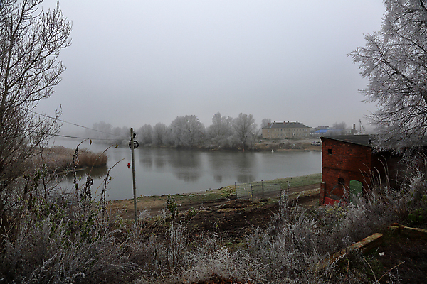 포토 JPG 해외이미지 계절 실루엣 호수 백그라운드 겨울 자연 하늘 아침 날씨 사람없음 야외 물 강 침묵 회색 안개 연못 무서움 장면 뿌연 해외포토 주간 자연요소 감정 컬러 촬영기법 소리 생태계 파일형식 이미지허브