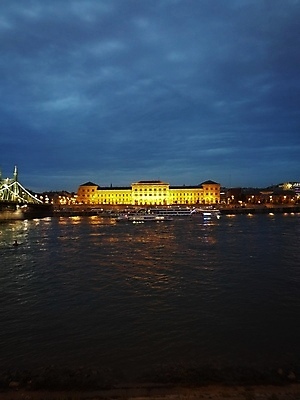 포토 JPG 해외이미지 호수 백그라운드 신체 텍스트 가족 하늘 서기 사람 앉기 사람없음 야외 물 파란색 강 사무실 항구 방 보트 큼 넘어짐 돌봄 해외포토 자연요소 컬러 배_교통 비즈니스 관계 교통시설 모션 크기 파일형식 이미지허브