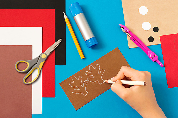 포토 JPG 해외이미지 나무 디자인 계절 종이 백그라운드 컨셉 크리스마스 패턴 가방 휴가 새해 아이디어 선물 미술 설명 취미 사람없음 장식 초록색 세트 컬러풀 연필 축제 희망 물감 도구 축하 눈송이 자르기 공예 묘사 수공예 DIY 접착제 프로젝트 핸드메이드 각인 해외포토 식물 잡화 기념일 감정 컬러 무늬 모션 문화예술 학용품 눈_날씨 필기구 미술도구 풀_접착제 파일형식 이미지허브