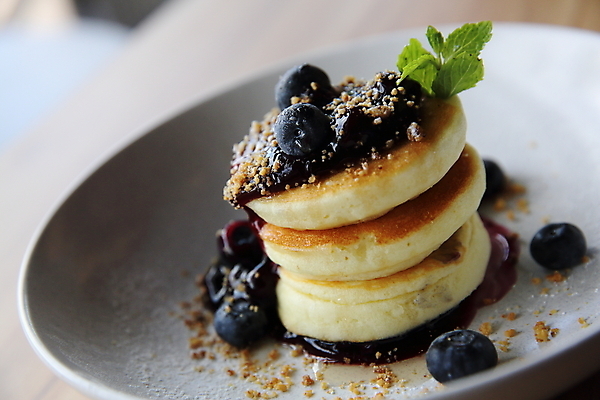 포토 JPG 해외이미지 접시 디저트 실내 사람없음 달콤 민트 블루베리 팬케이크 과일잼 수플레 해외포토 식기 음식 과일 내부 케이크 맛 잼 허브 파일형식 이미지허브