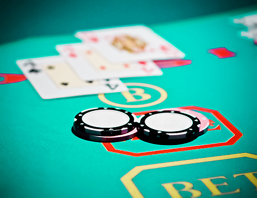 포토 JPG 해외이미지 사람없음 아웃포커스 트럼프 포커칩 도박 카지노 포커 해외포토 촬영기법 놀이용품 게임 파일형식 이미지허브