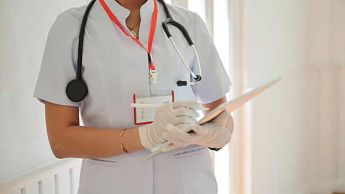 포토 JPG 해외이미지 직업 손 과학 장갑 백그라운드 컨셉 유니폼 청진기 주택 건강 병원 실험 가면 안전 사람 사람없음 치료 파란색 약 자료 고통 장비 간호사 의사 흰색 업무 수술 실험실 바이러스 보호 플라스틱 고무 외과 돌봄 제어 살균 카피스페이스 코로나바이러스 해외포토 잡화 옷 감정 컬러 의학 의료기기 모션 재질 건물 신체부위 공백 의료진 작업 파일형식 이미지허브