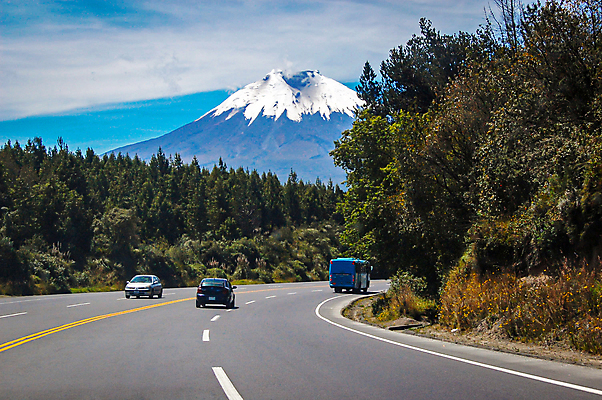 포토 JPG 해외이미지 도로 길 여행 백그라운드 컨셉 교통시설 모션 자동차 자연 하늘 휴가 산 거리 풍경 사람없음 야외 빛 햇빛 운전 시골 고속도로 남아메리카 아스팔트 속도 화산 장면 에콰도르 방법 선로 웅장함 해외포토 육상교통 교통 아메리카 태양 시설 생태계 파일형식 이미지허브