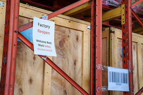 포토 JPG 해외이미지 백인 직업 산업 비즈니스 공장 노동자 간판 직장 실내 건강 안전 사람 사람없음 경제 문 상점 작업 오픈 발표 바이러스 제조 보호 창고 서비스 사인 예방 수납 공지사항 물류 분배 전염병 중소기업 해외포토 서양인 컨셉 회사 공업 내부 질병 파일형식 이미지허브