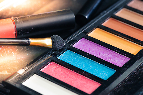 포토 JPG 해외이미지 직업 디자인 여자 얼굴 분홍색 백그라운드 컨셉 그림자 사람없음 장식 세트 컬러풀 뷰티 유행 어둠 화장품 립스틱 붓 화려 상품 가루 속눈썹 볼터치 수집 피부 입술 오브젝트 피부관리 만들기 예술가 아이섀도 고립 돌봄 스타일 해외포토 컬러 모션 사람 신체부위 화장 눈썹 파일형식 이미지허브