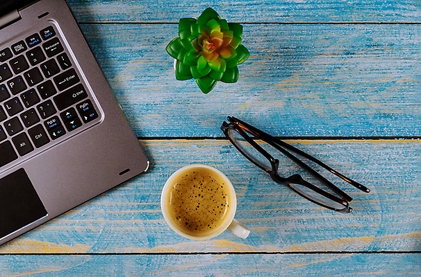 포토 JPG 해외이미지 학생 디자인 교육 안경 커피 인터넷 비즈니스 탁자 아침 직장 사람없음 목재 컵 노트북 컴퓨터 사무실 연필 펜 디지털 쪽지 헤드폰 공책 머그컵 정보 키보드 업무 비즈니스맨 작업실 쥐 커피잔 디자이너 책상 문서 머리위 회계 공급 미니멀리스트 해외포토 주간 나무 직업 식기 잡화 남자 음료 음향기기 가구 회사 재료 문구용품 학용품 잔 경제 전자제품 필기구 작업 직장인 설치류 파일형식 이미지허브