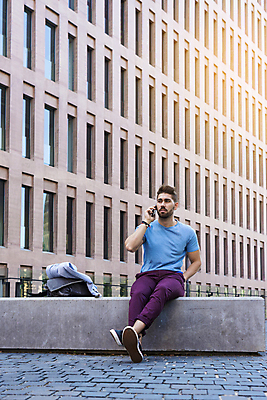 포토 JPG 해외이미지 직업 1 라이프스타일 손 남자 벤치 비즈니스 사업가 통신 성공 모바일 수염 거리 대화 한명 사람 앉기 정장 성인 야외 건물 스마트폰 핸드폰 사무실 유행 도시 업무 비즈니스맨 자신감 주머니 스마트 경영자 부름 경영 해외포토 건축물 옷 감정 컨셉 의자 모션 말하기 생활 신체부위 전자제품 스마트기기 작업 직장인 리더 파일형식 이미지허브