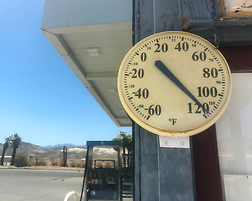 포토 JPG 해외이미지 산업 얼굴 시계 백그라운드 비즈니스 하늘 사람없음 야외 숫자 장비 사막 골동품 흰색 기구 공구 시간 뜨거움 원형 역 온도계 위험 비밀 측정 오브젝트 사인 가스 온도 다이얼 주유소 계량기 펌프 압력 옛날 카피스페이스 해외포토 도형 문자 컬러 컨셉 교통시설 신체부위 공백 도구 파일형식 이미지허브