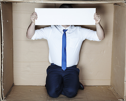 포토 JPG 해외이미지 전신 백인 남자 한명 들기 앉기 성인 앞모습 상자 사무실 비즈니스맨 무릎꿇기 갇힘 답답함 성인남자한명만 카피스페이스 해외포토 서양인 1 뷰포인트 비즈니스 모션 사람 공백 직장인 감각 남자한명만 성인남자만 파일형식 이미지허브