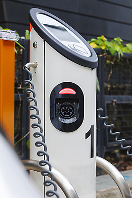 포토 JPG 해외이미지 공원 아시아 교통시설 자동차 미래 거리 사람없음 초록색 빛 환경 힘 에너지 도시 그린에너지 연결 주차 에코 생태계 충전 모터 싱가폴 혁명 로딩 베터리 요금 자동 전기자동차 충전기 공급 해외포토 공공시설 나라 육상교통 컬러 교통 컨셉 기계 시설 파일형식 이미지허브