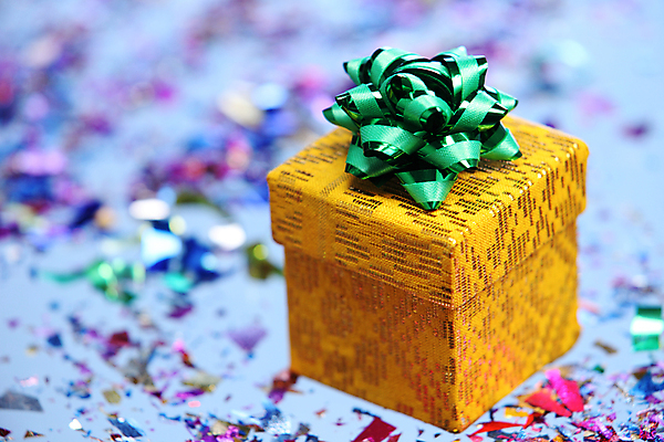 포토 JPG 해외이미지 전신 리본 전통문화 휴가 선물 사람없음 아웃포커스 가로 선물상자 상자 컬러풀 한개 놀람 축하 닫기 가득함 활 주기 해외포토 1 전통 감정 문화 컬러 컨셉 모션 촬영기법 표정 파일형식 이미지허브