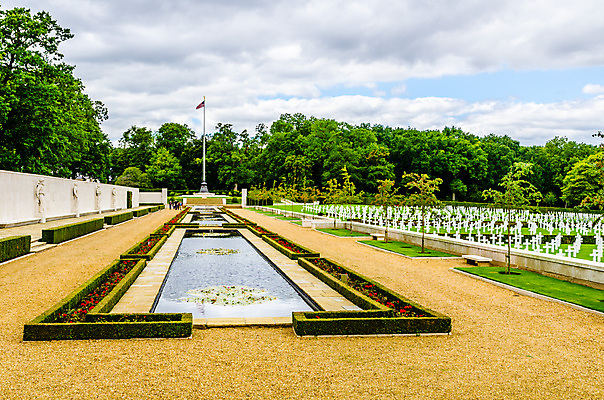 포토 JPG 해외이미지 나무 남자 유럽 십자가 영국 잉글랜드 잔디 사람없음 야외 가로 초록색 세계 평화 미국 죽음 깃발 무덤 역사 비석 묘사 군용 싸움 전쟁 깃대 영웅 병정 기념물 천연기념물 추모 해외포토 식물 나라 컬러 컨셉 북아메리카 모션 군대 사람 파일형식 이미지허브