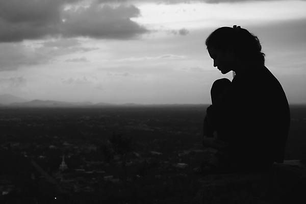 포토 JPG 해외이미지 1 라이프스타일 응시 여자 생각 한명 동양인 성인 슬픔 표현 드라마 문제 혼자 해외포토 시선 감정 사람 인종 생활 파일형식 이미지허브