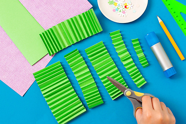 포토 JPG 해외이미지 나무 디자인 계절 별 종이 백그라운드 컨셉 크리스마스 탁자 휴가 새해 아이디어 자 미술 설명 취미 사람없음 장식 초록색 세트 컬러풀 연필 축제 희망 도구 축하 눈송이 자르기 공예 묘사 전나무 수공예 DIY 접착제 프로젝트 핸드메이드 가문비나무 해외포토 자연요소 식물 기념일 감정 컬러 가구 모션 문화예술 문구용품 학용품 눈_날씨 필기구 풀_접착제 파일형식 이미지허브