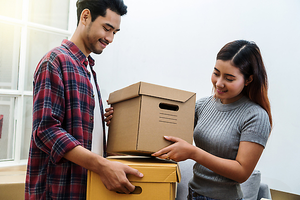 포토 JPG 해외이미지 백인 라이프스타일 커플 응시 여자 남자 행복 아시아 여행 컨셉 사업가 가족 교통시설 모션 아파트 주택 함께함 사랑 사람 동양인 두명 친구 상자 재산 온라인쇼핑 온라인 주인 적재 짐싸기 판지 전자상거래 꺼내기 대출 렌탈 집주인 해외포토 서양인 직업 시선 감정 나라 교통 관계 인종 건물 생활 금융 쇼핑 시설 파일형식 이미지허브