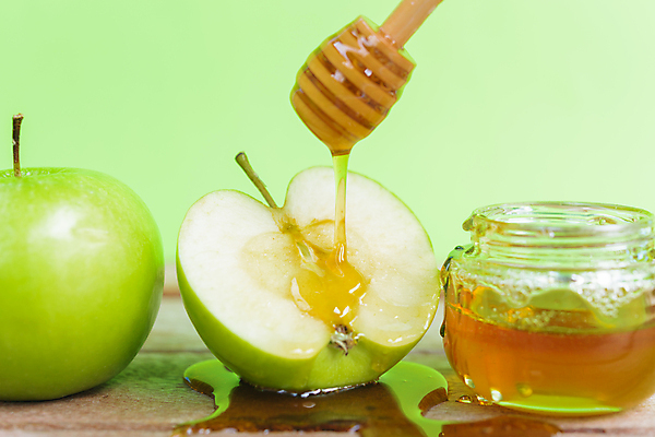 포토 JPG 해외이미지 전통 포스터 종교 음식 벽 백그라운드 컨셉 과일 탁자 휴가 디저트 새로움 새해 건강 사람없음 목재 빨간색 초록색 컬러풀 노란색 수확 축하 항아리 신용카드 막대기 달콤 떨어짐 사과 연도 먹기 유기농 페이지 석류 꿀 유대인 유태교 정물화 카피스페이스 미니멀 해외포토 나무 웰빙 컬러 가구 농업 재료 모션 금융 공백 도자기 맛 그림 파일형식 이미지허브