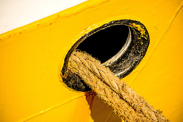 포토 JPG 해외이미지 디자인 선 밧줄 바다 항해 사람없음 컬러풀 노란색 우주 흰색 어선 삼 묶기 정박 보안 고정 포트 닻 턱 옛날 커터 해외포토 줄 컬러 배_교통 채소 모션 안전 파일형식 이미지허브