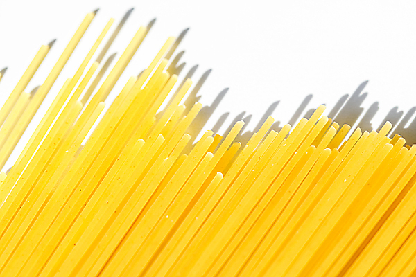 포토 JPG 해외이미지 실내 그림자 사람없음 노란색 흰배경 스파게티면 해외포토 컬러 백그라운드 내부 흰색 면류 파일형식 이미지허브