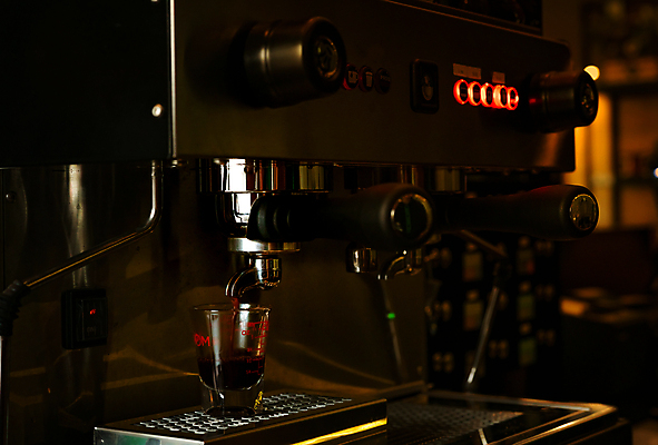 포토 JPG 해외이미지 직업 산업 커피 음료 비즈니스 유리 아침 주택 손잡이 사람없음 컵 빛 갈색 상점 식당 검은색 기계 카페 장비 기구 공구 신선 업무 바 뜨거움 작업실 수리 아침식사 계산대 측정 서비스 준비 만들기 바리스타 그라인더 카푸치노 카페테리아 에스프레소 라떼 스테인레스 자동 카페인 해외포토 주간 식기 컬러 모션 재질 건물 식사 도구 작업 커피용품 파일형식 이미지허브