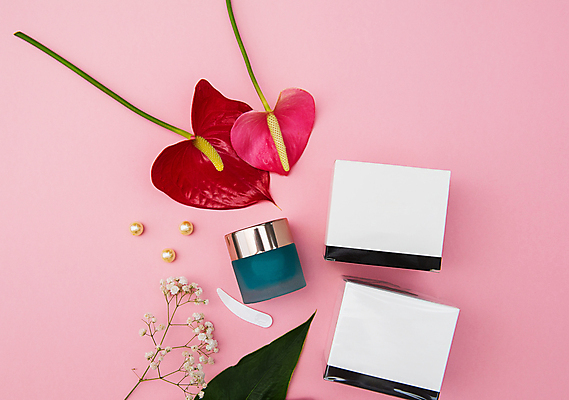 포토 JPG 해외이미지 잎 사람없음 상자 하이앵글 뷰티 화장품 나뭇가지 진주 수분크림 안스리움 분홍색배경 해외포토 나무 식물 꽃 뷰포인트 분홍색 백그라운드 보석 파일형식 이미지허브