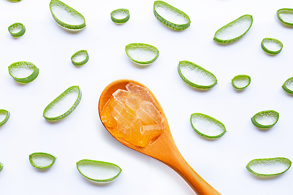 포토 JPG 해외이미지 스튜디오촬영 단면 실내 사람없음 하이앵글 뷰티 흰배경 나무숟가락 알로에 해외포토 식물 뷰포인트 백그라운드 내부 숟가락 흰색 파일형식 이미지허브