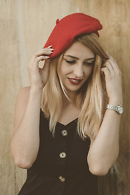 포토 JPG 해외이미지 손 옷 여자 생각 한명 사람 빨간색 금발 뷰티 유행 슬픔 우아함 사색 프랑스어 배려 심각 스타일 내려보기 세련 해외포토 문자 1 헤어스타일 감정 컬러 컨셉 모션 신체부위 파일형식 이미지허브