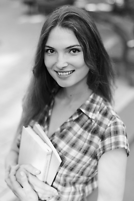 포토 JPG 해외이미지 백인 학생 라이프스타일 응시 드레스 여자 교육 셔츠 학교 한명 사람 10대 책 빨간색 스터디 청춘 치마 뷰티 유행 검은색 공책 흰색 잡기 우아함 대학교 체크무늬 우크라이나 스타일 해외포토 서양인 1 시선 옷 유럽 컬러 컨셉 상의 무늬 모션 청소년 하의 문구용품 생활 학습 파일형식 이미지허브