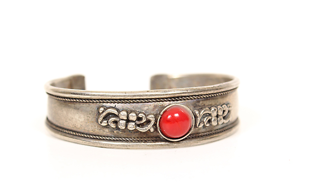 포토 JPG 해외이미지 백그라운드 팔찌 이집트 사람없음 빨간색 빛 뷰티 유행 금속 수확 골동품 흰색 반지 악단 황금 고급 중앙 은색 보석 손목 오브젝트 복고 팔 동쪽 소매 부족 고립 놋쇠 옛날 핸드메이드 스타일 해외포토 음악 컬러 컨셉 농업 장신구 아프리카 재질 신체부위 광석 방향 파일형식 이미지허브