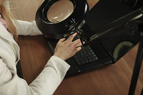 포토 JPG 해외이미지 직업 응시 여자 과학 컨셉 인터넷 비즈니스 돋보기 스트레스 아이디어 기술 건강 관리 한명 사람 노트북 컴퓨터 사무실 자료 키보드 업무 작업 비즈니스우먼 체험 질병 결심 종업원 책상 노력 비서 문제 경영 마케팅 시각장애인 해외포토 1 시선 가구 의학 전자제품 직장인 장애인 파일형식 이미지허브