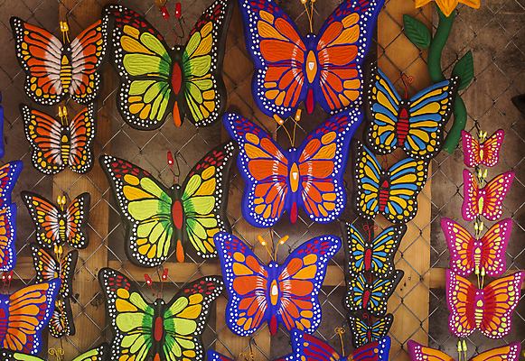 포토 JPG 해외이미지 모양 전통 디자인 문화 여행 나비 패턴 날개 멕시코 미술 여러명 사람없음 장식 컬러풀 여행객 화려 시장 수집 기념품 장인 핸드메이드 해외포토 컬러 다수 곤충 컨셉 북아메리카 무늬 문화예술 사람 오브젝트 파일형식 이미지허브