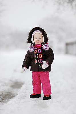 포토 JPG 해외이미지 백인 계절 공원 여자 딸 행복 어린이 크리스마스 겨울 자연 친절 건강 사랑 한명 사람 야외 갈색 목도리 어둠 재킷 추위 아기 달콤 작음 12월 만족 1월 2월 걸음마 해외포토 서양인 1 잡화 공공시설 기념일 감정 컬러 가족 모션 외투 날짜 맛 크기 생태계 파일형식 이미지허브