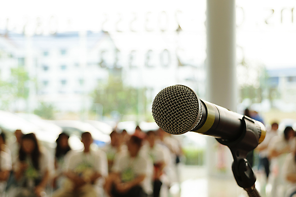 포토 JPG 해외이미지 실내 사람없음 아웃포커스 강의 강당 마이크 해외포토 음향기기 촬영기법 내부 파일형식 이미지허브