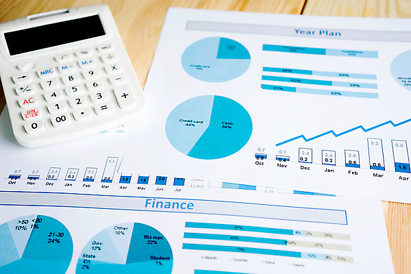 포토 JPG 해외이미지 응시 돈 회사 비즈니스 성공 그래프 설계 사람없음 가로 빨간색 금융 숫자 자료 거래 저축 계산기 성장 재산 계획 분석 투자 수익 점검 진행 세금 정보매체 포트폴리오 해외포토 문자 시선 컬러 컨셉 문구용품 경제 장비 파일형식 이미지허브