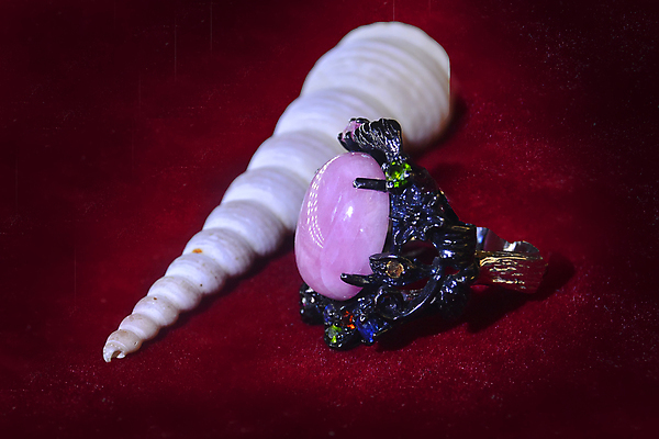 포토 JPG 해외이미지 디자인 결혼 백그라운드 목걸이 팔찌 선물 사람없음 빛 유행 금속 귀걸이 검은색 바위 반지 화려 황금 고급 은색 크리스탈 보석 수집 에메랄드 다이아몬드 보물 고립 루비 사파이어 전용 핸드메이드 해외포토 컬러 컨셉 장신구 재질 이벤트 돌_바위 광석 파일형식 이미지허브